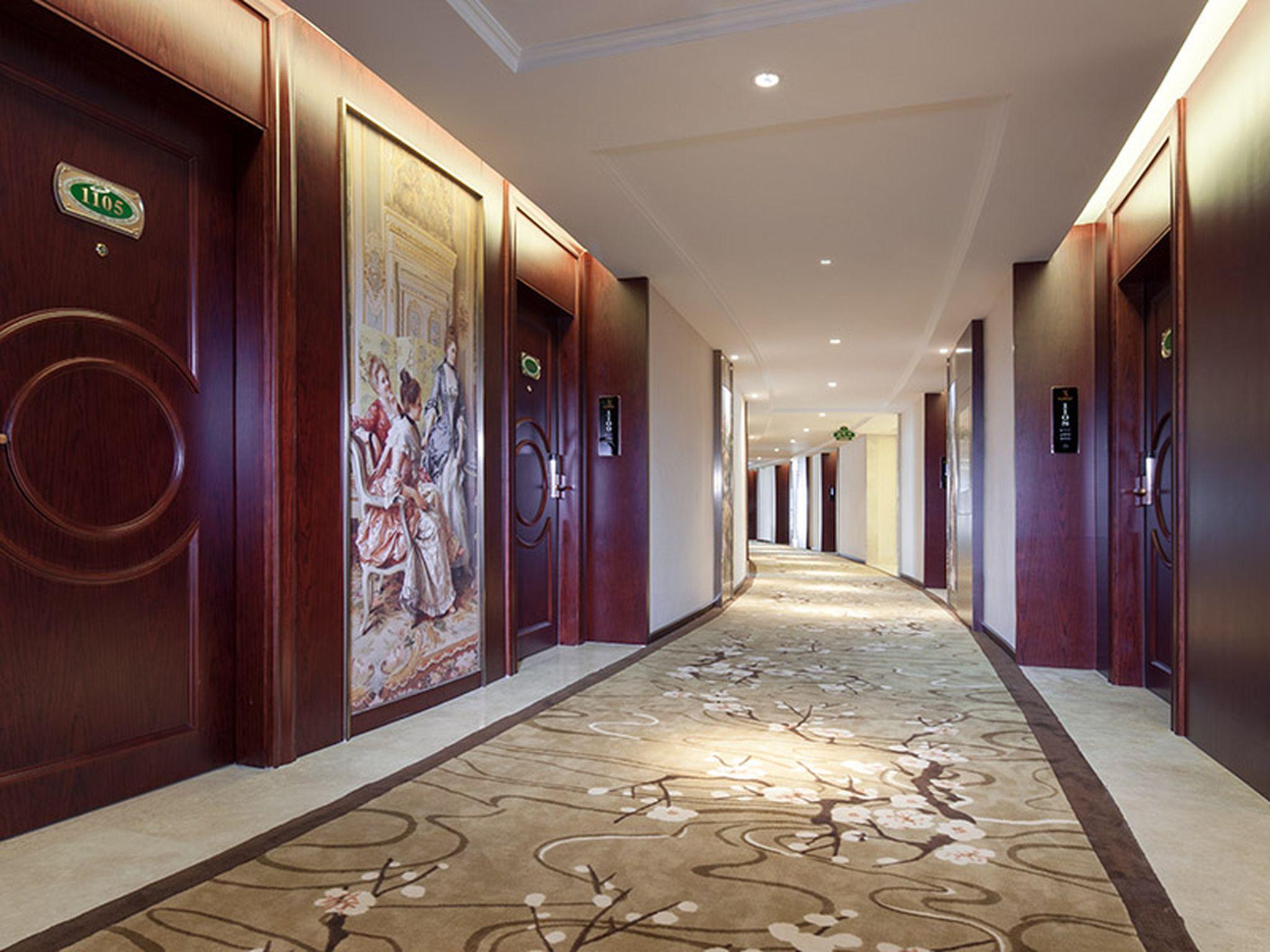 Vienna International Hotel (Huiyang Municipal Square) 41/43
