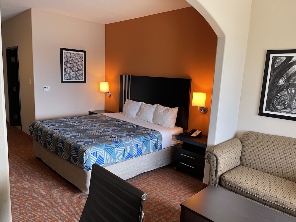 Days Inn By Wyndham Gonzales 9/50