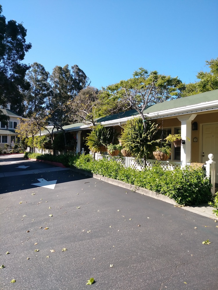 Apple Farm Inn 62/65