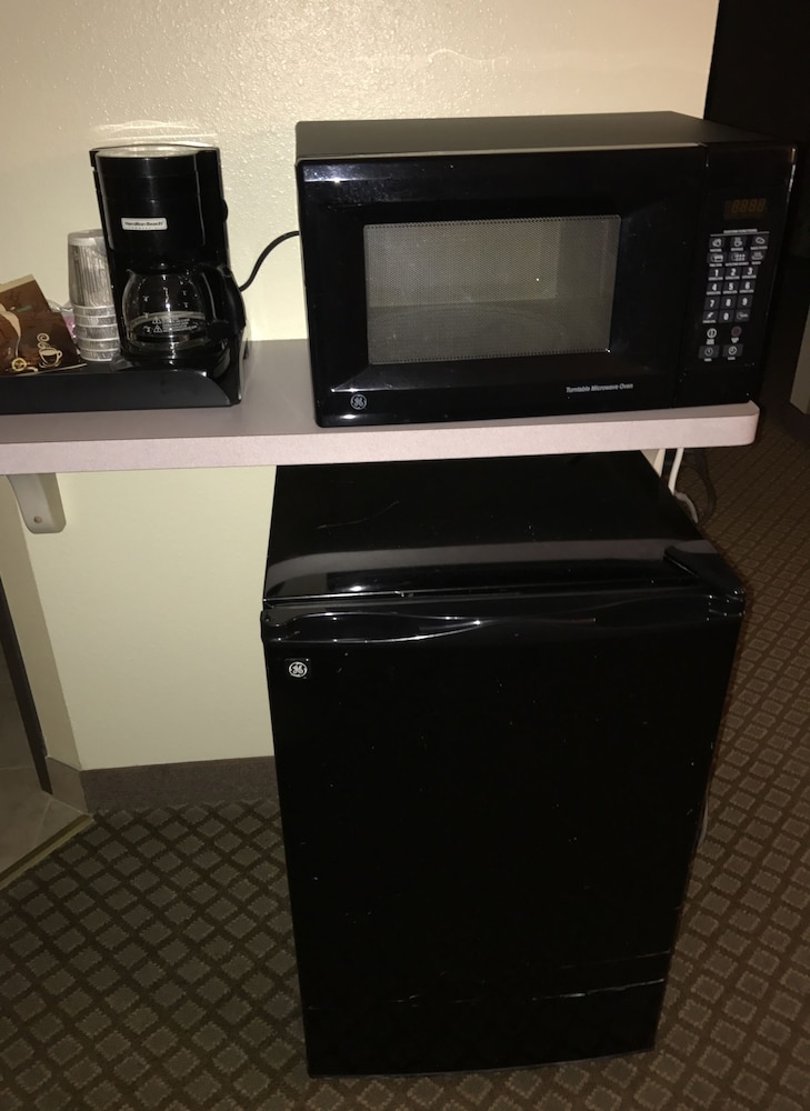 FAIRBRIDGE INN & SUITES KELLOGG 28/48