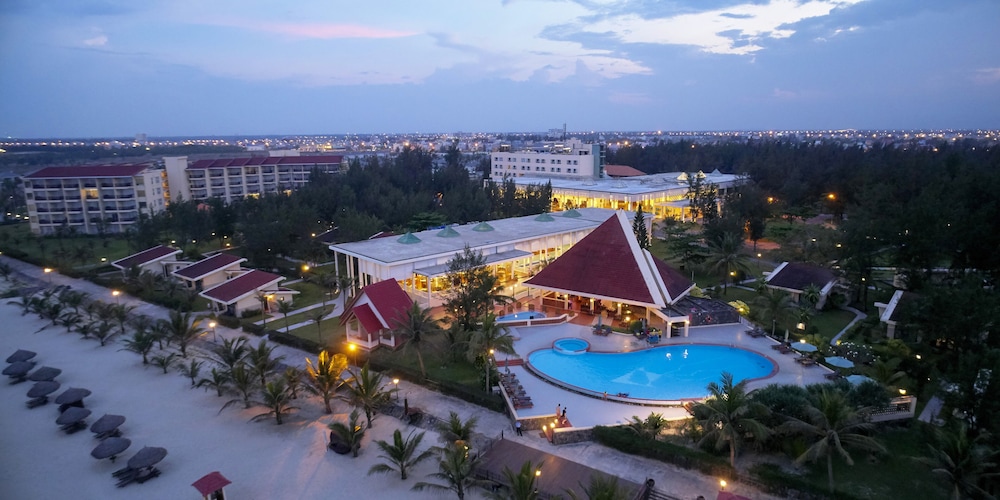 Sandy Beach Non Nuoc Resort Danang 6/75