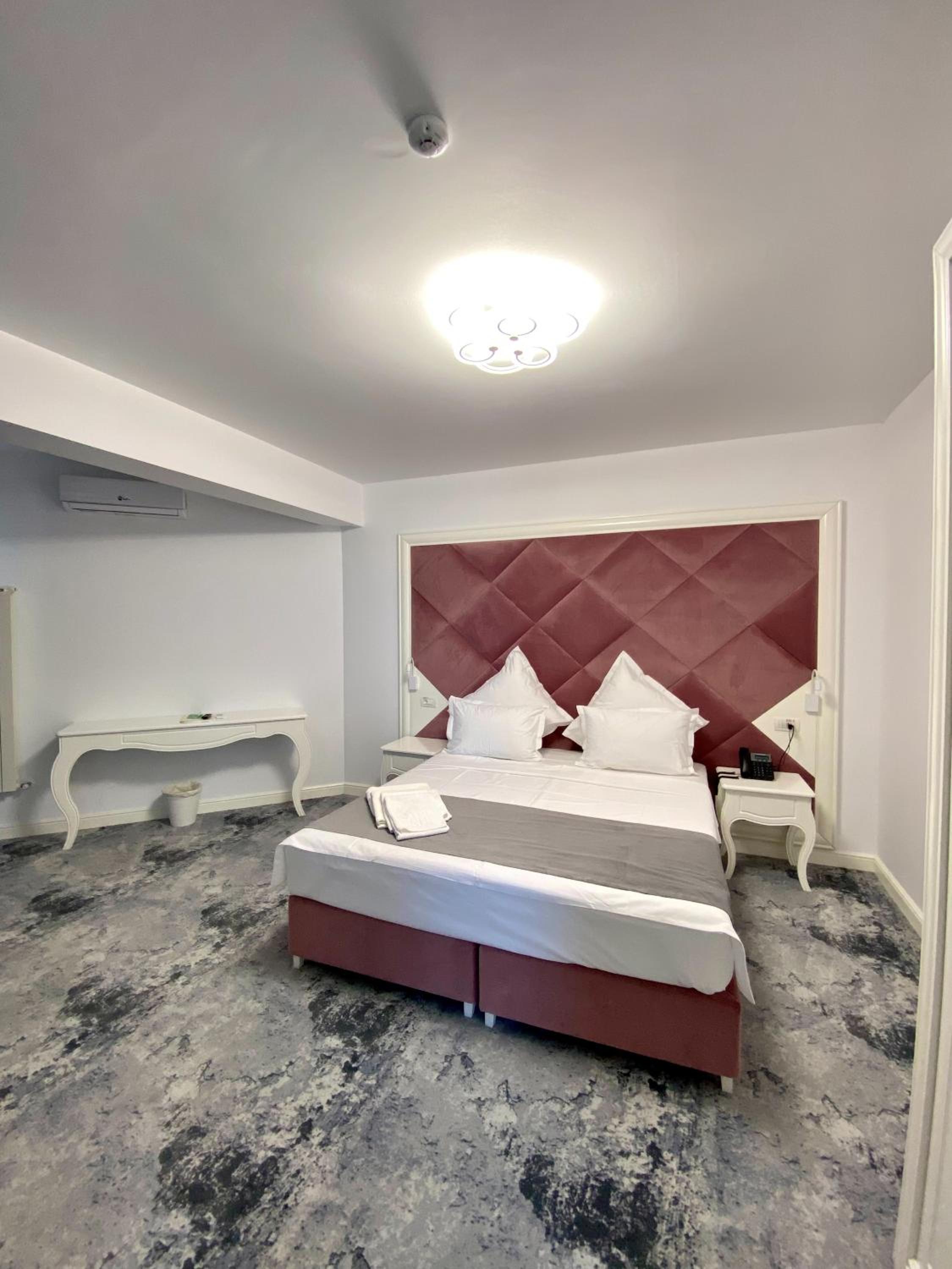 DNH Hotel 7/26