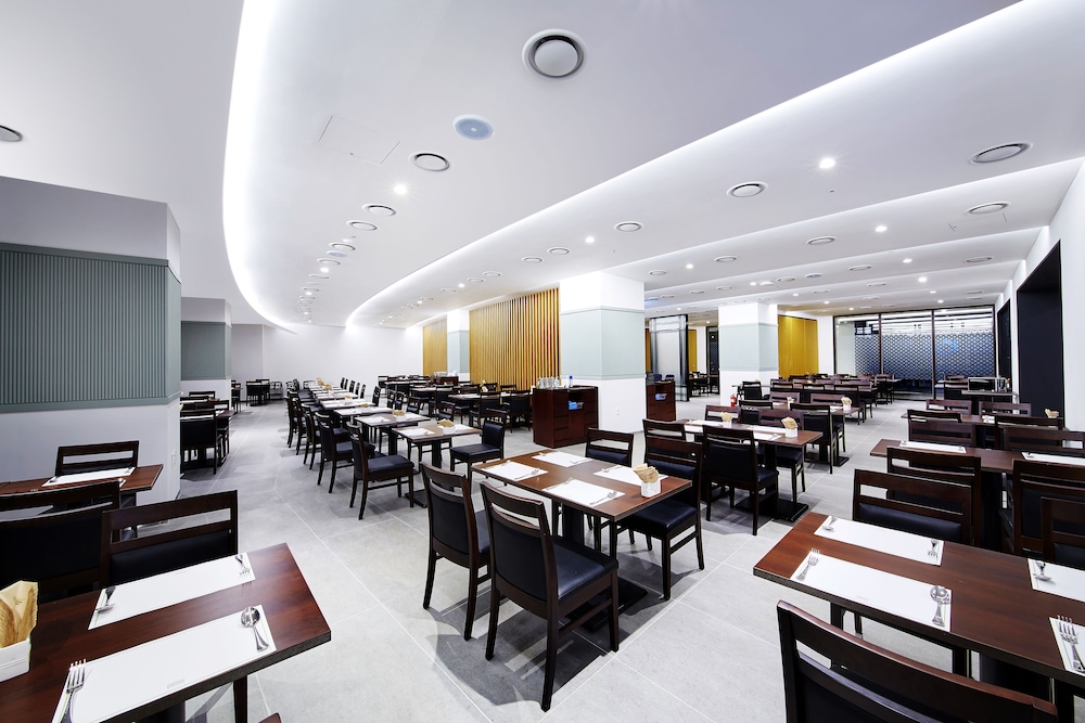 Ramada Hotel & Suites by Wyndham Gangwon Pyeongchang 56/66