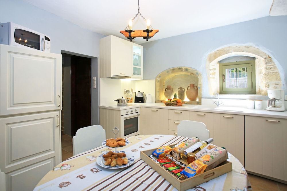 KAMILARI PASIPHAE VILLA 36/60