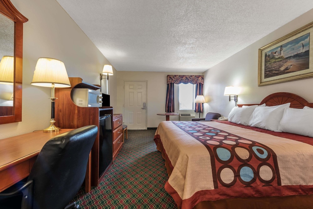 Super 8 by Wyndham Eastland 5/15