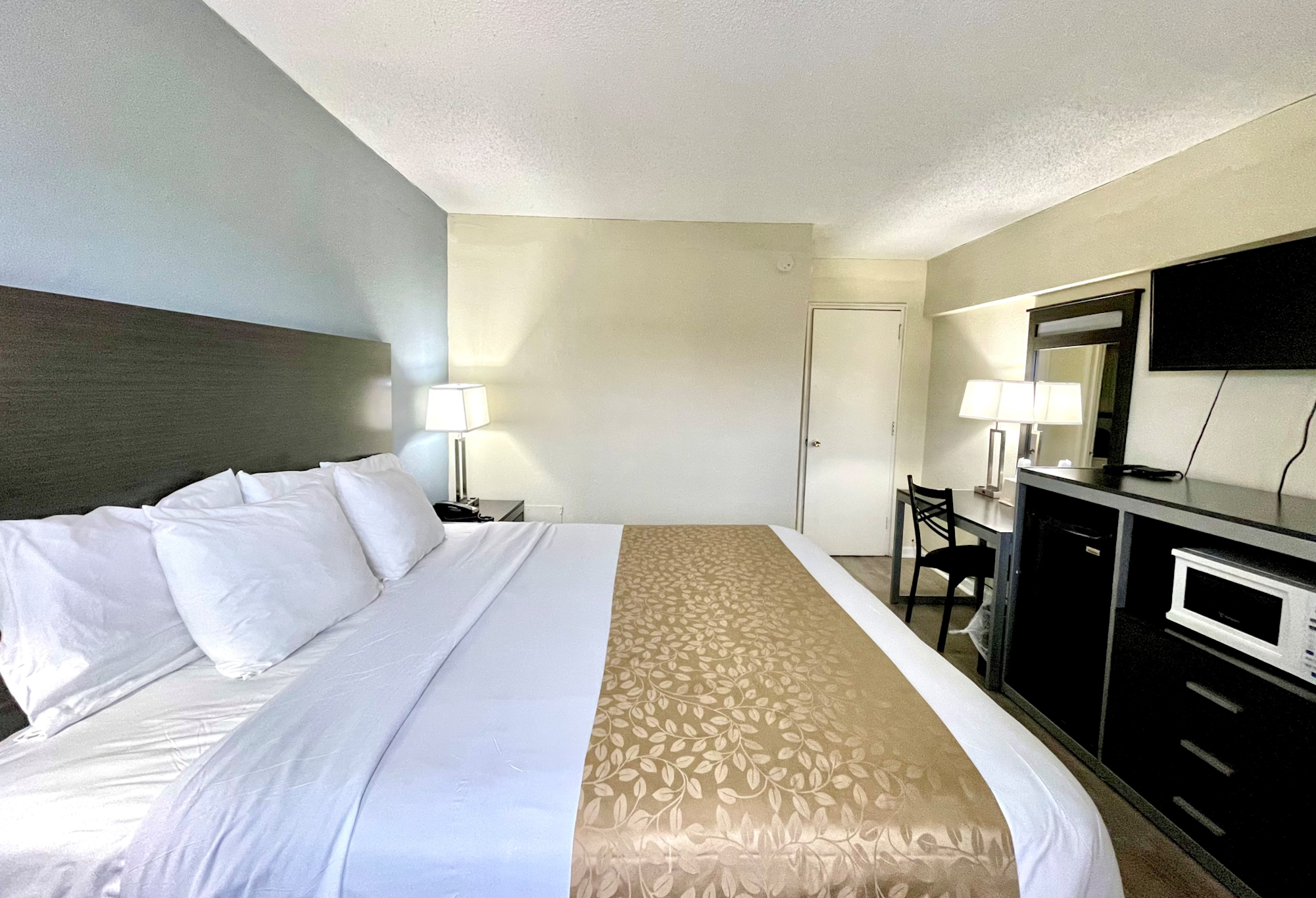 Red Carpet Inn &amp; Suites 4/30
