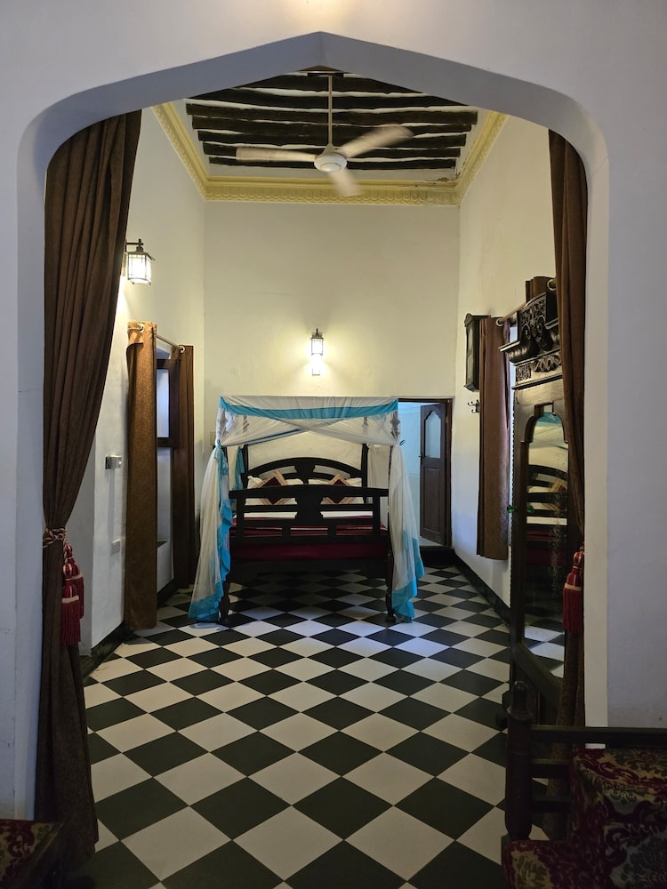 Dhow Palace Hotel 39/75