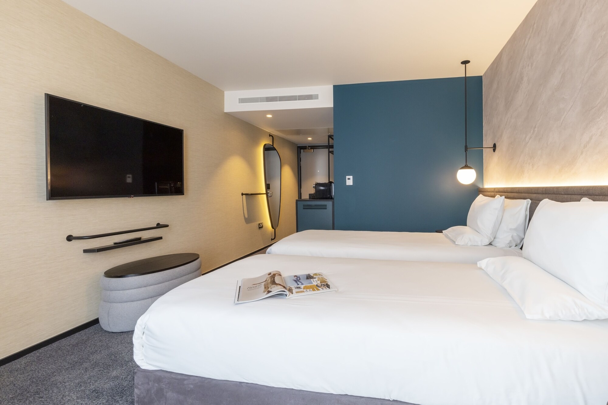 EXECUTIVE, TWIN BEDS