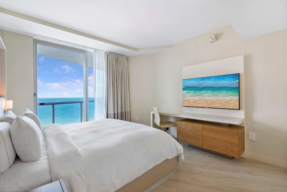 Beach House Fort Lauderdale, a Hilton Resort 17/77