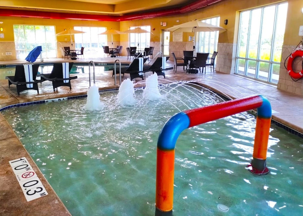 Holiday Inn Express And Suites Milwaukee Nw Park Place 3/79