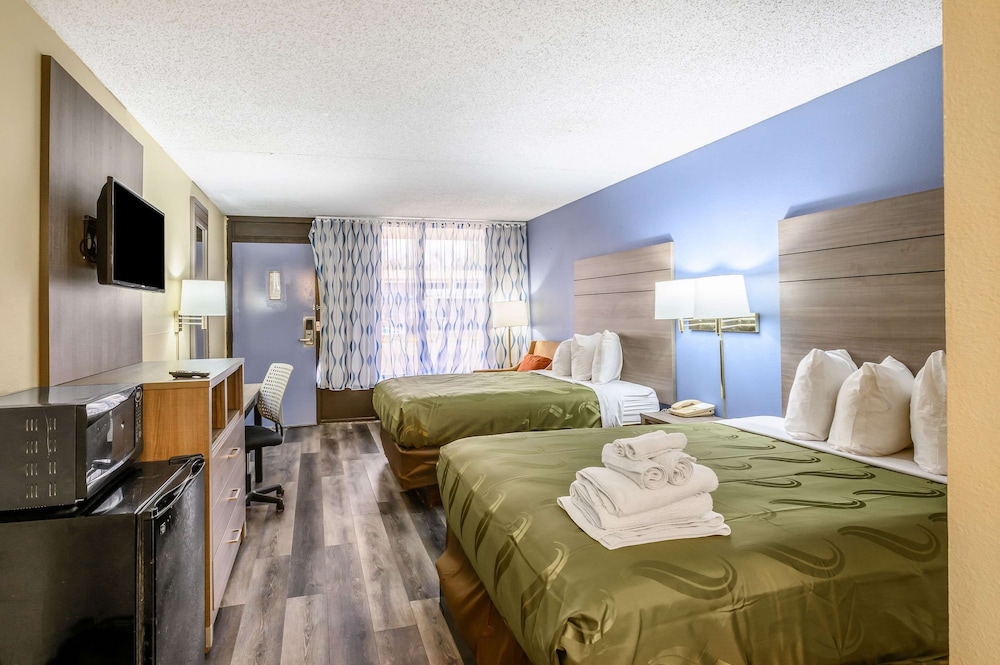 STANDARD, 2 DOUBLE BEDS