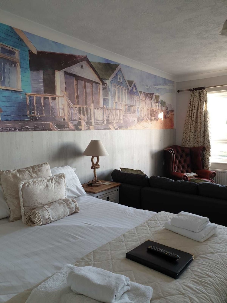 Watersedge Guest House 15/43