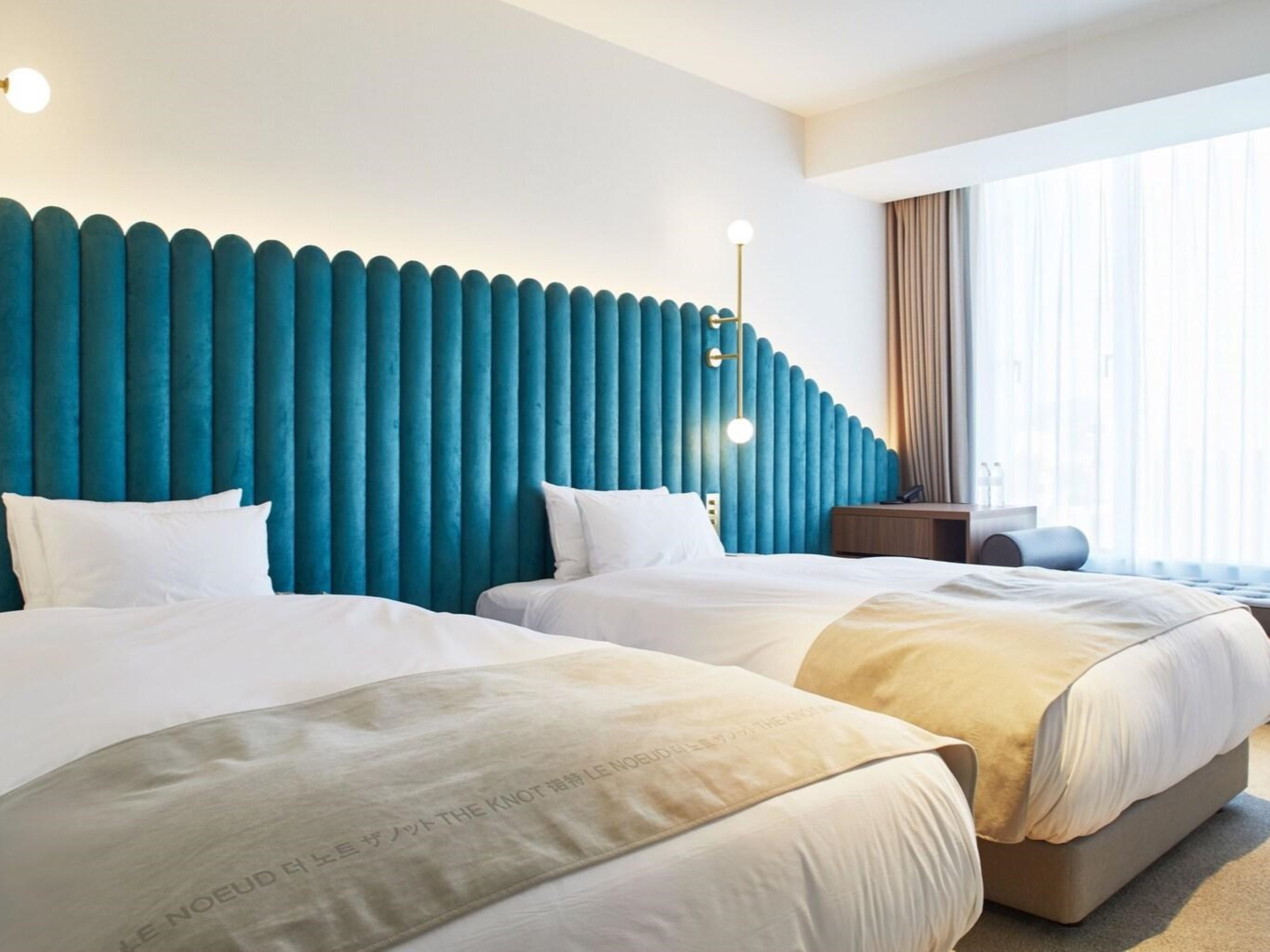 SUPERIOR, TWIN BEDS, CITY VIEW