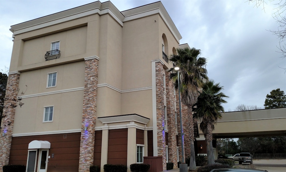 Red Roof Inn and Suites Longview 1/26