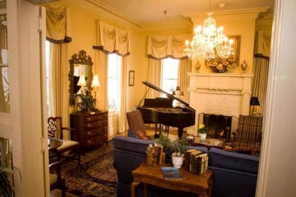 1842 Inn 53/74