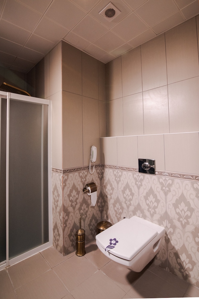 Grand Hotel and Convention Centre Karaman 32/33