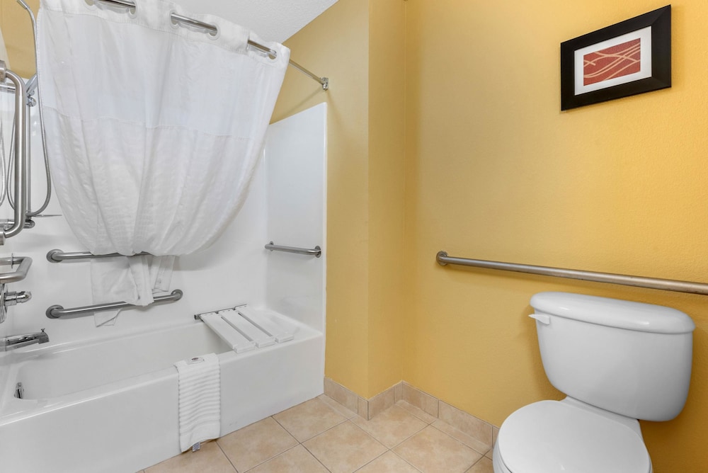 Comfort Suites Findlay I-75 near Sports Complex 11/31