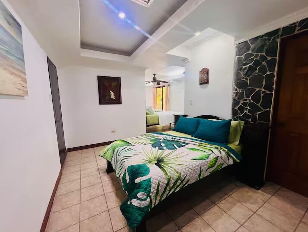 3 Bedrooms, House
