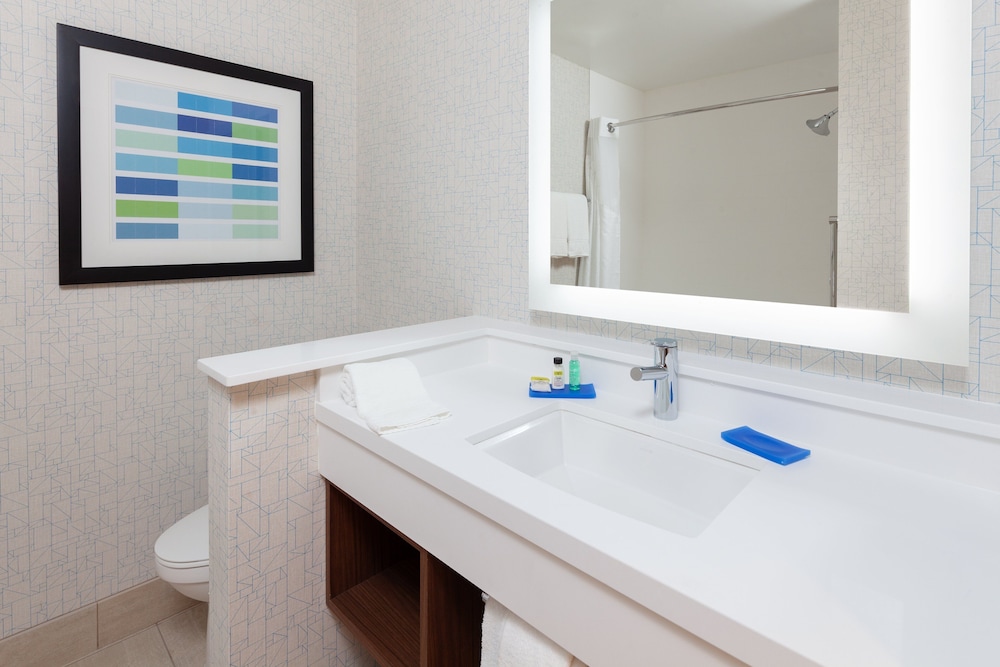 Holiday Inn Express Hotel Suites Ventura Harbor 26/69