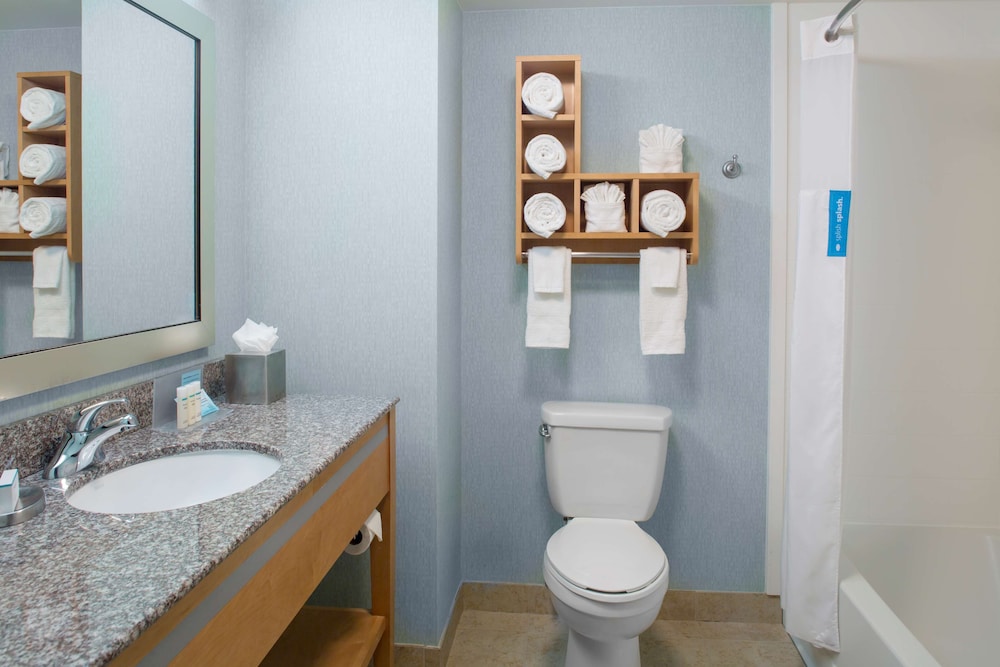 Hampton Inn and Suites Sarasota/Bradenton-Airport 25/68