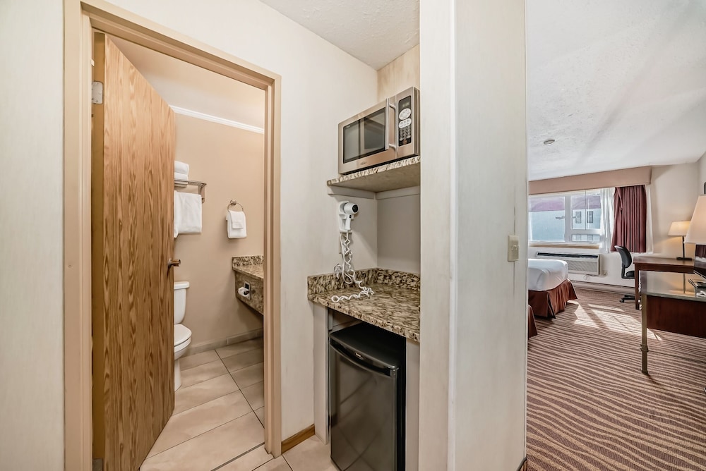 BEST WESTERN INVERMERE INN 27/27