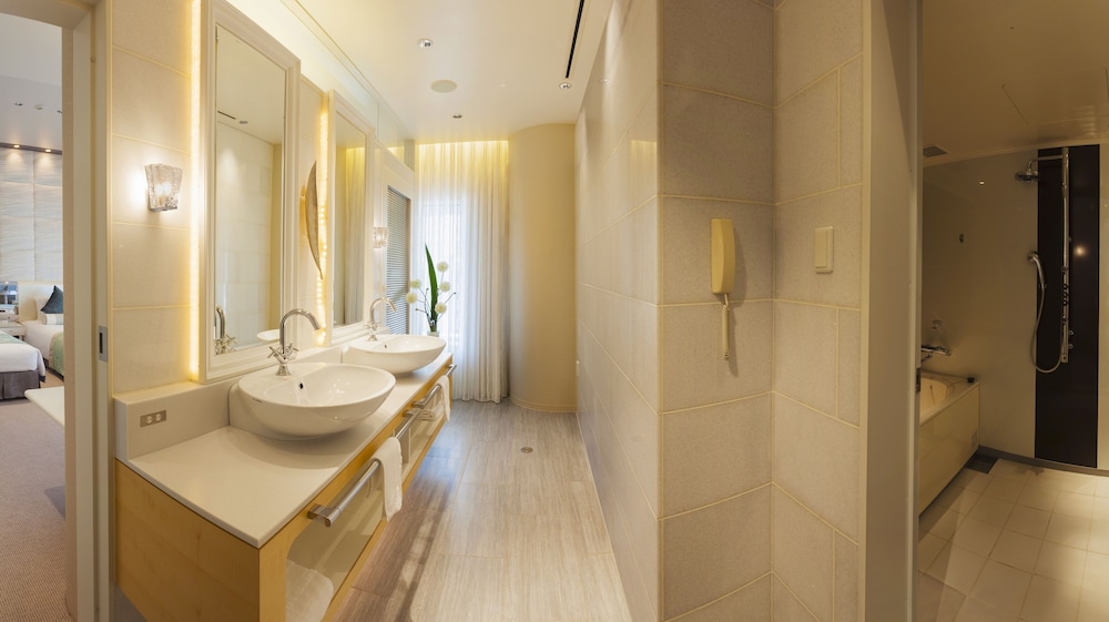 Hotel Elsereine Osaka 50/50