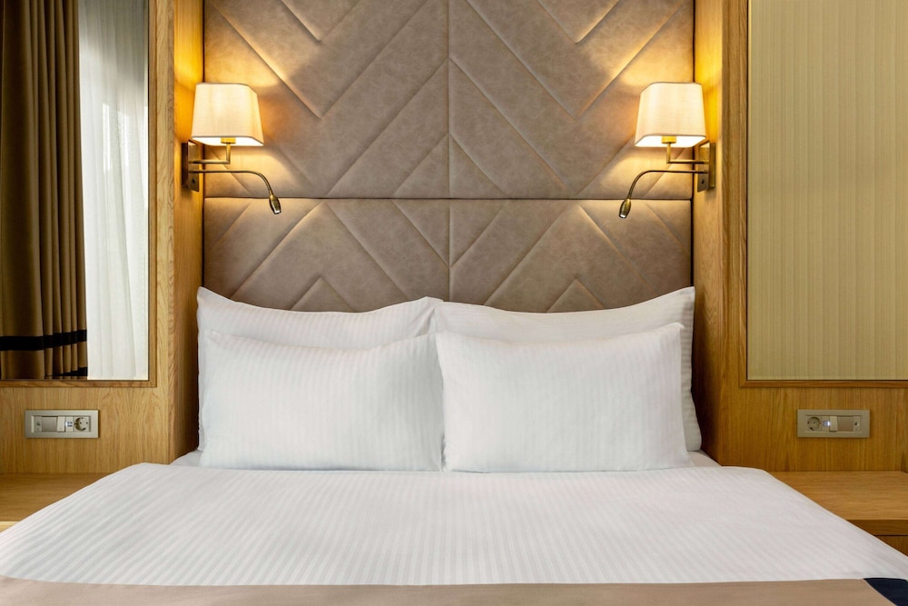 Days Inn by Wyndham Istanbul Bomonti photo3