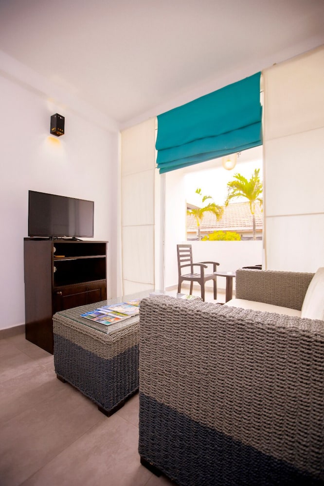 ST. LACHLAN HOTEL AND SUITES 31/64