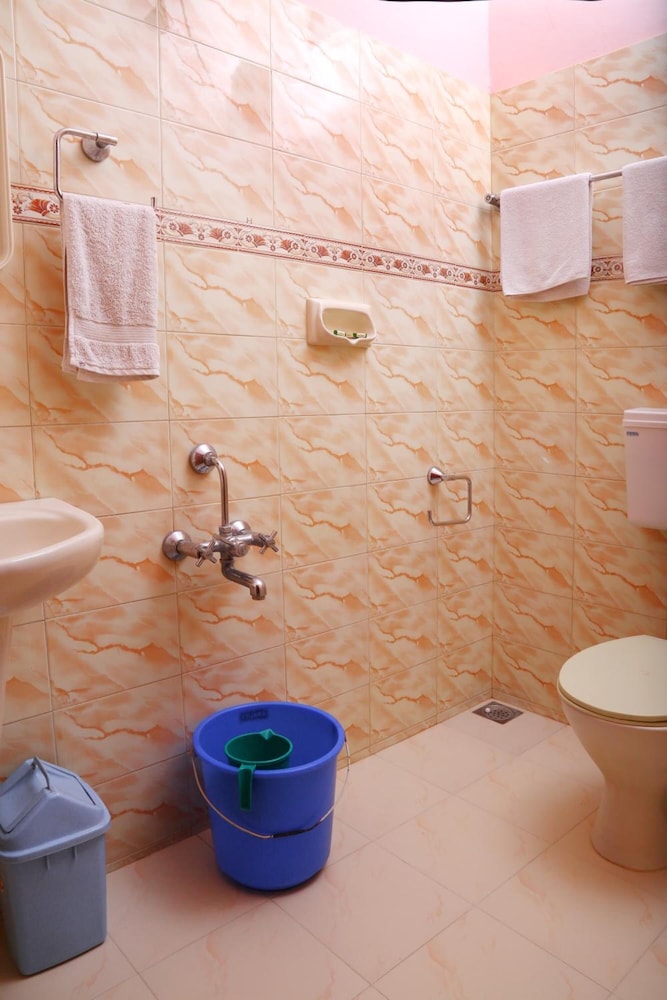 CHIRAMEL RESIDENCY FORTKOCHI 30/54