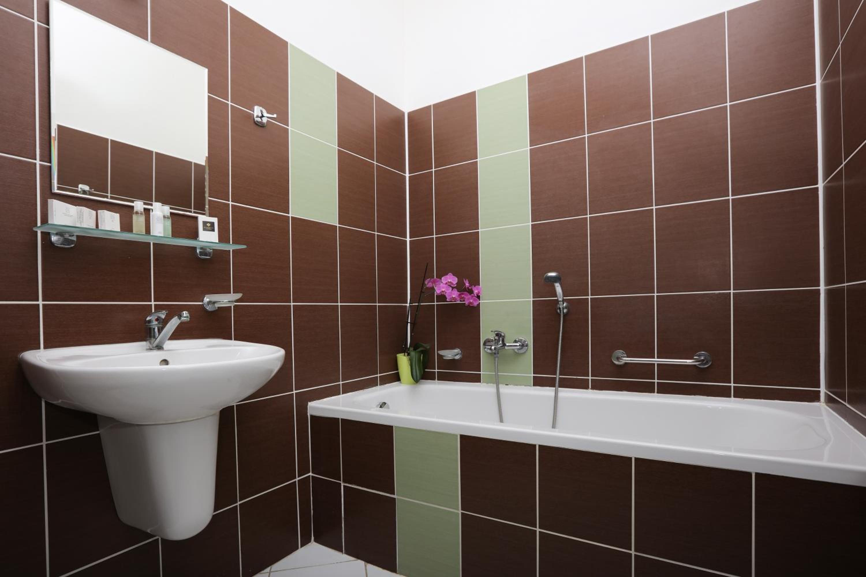 Zamecek Hotel 46/50