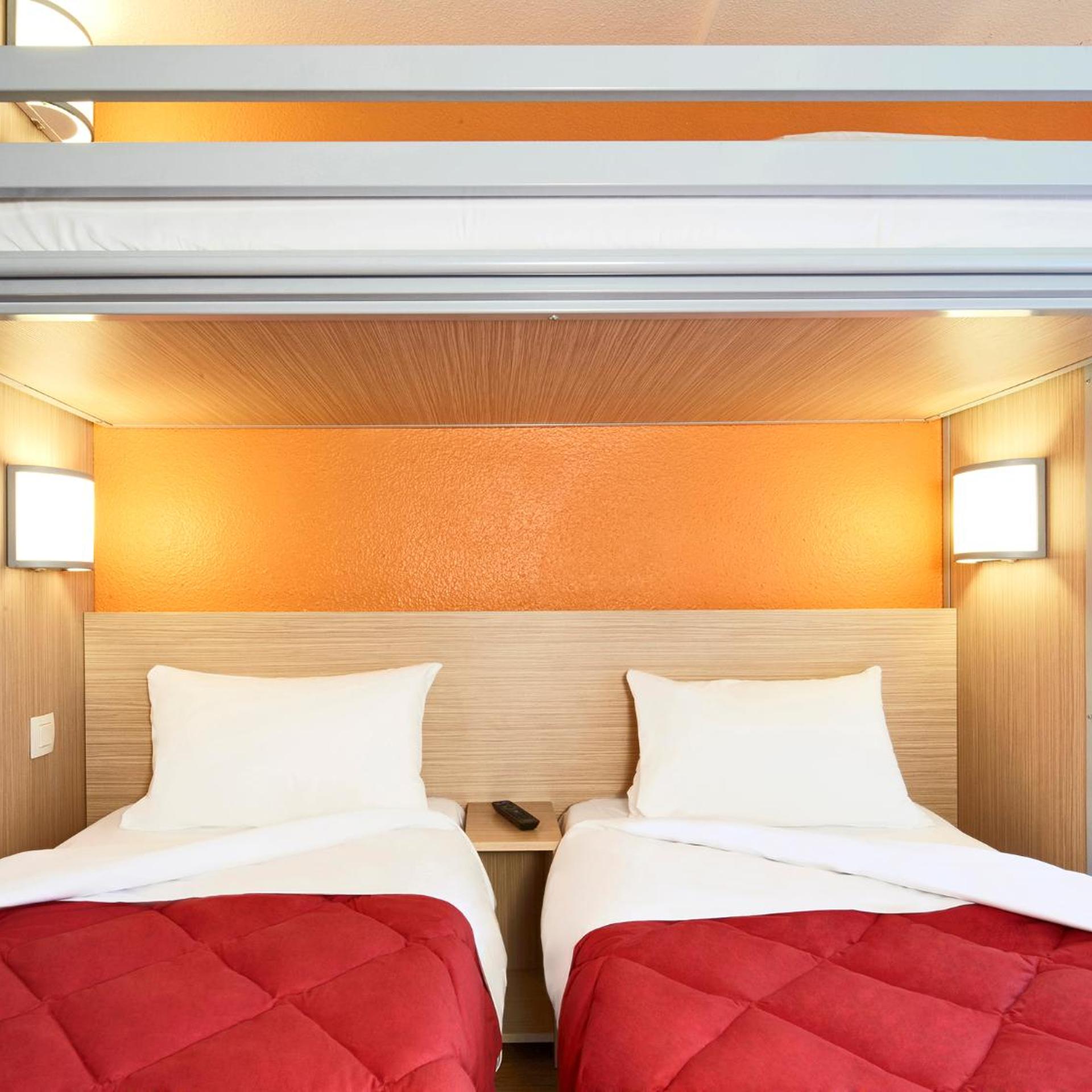 Room, Triple