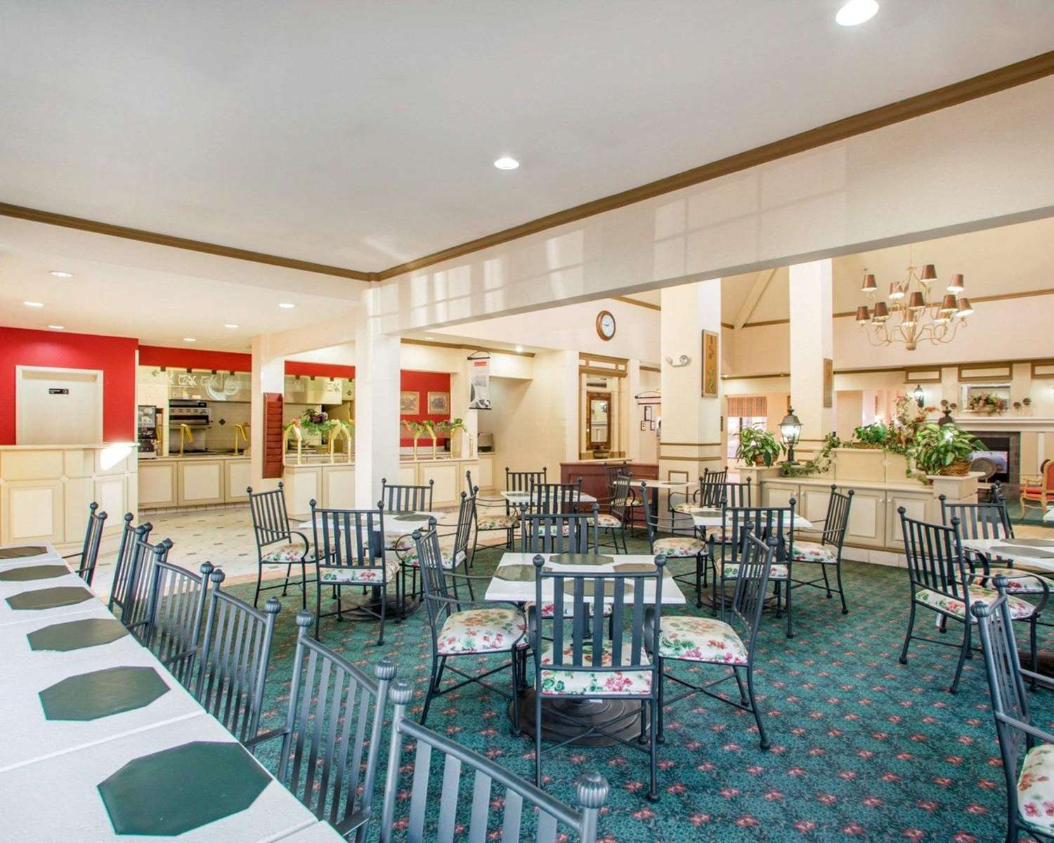 La Quinta Inn & Suites by Wyndham South Holland 13/20