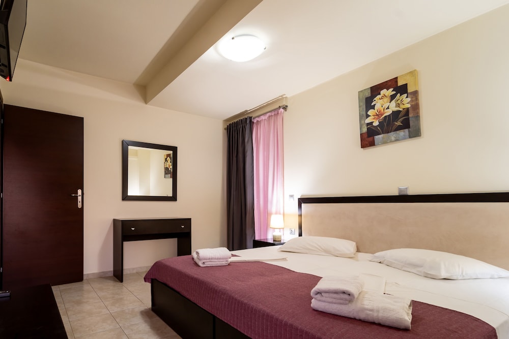 Friends and Family, Suite, Queen Bed, Sea View, Sofa