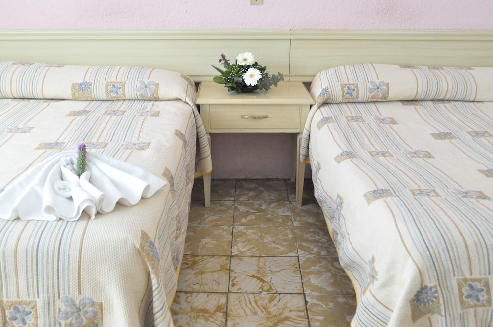 Hotel Viena 16/34