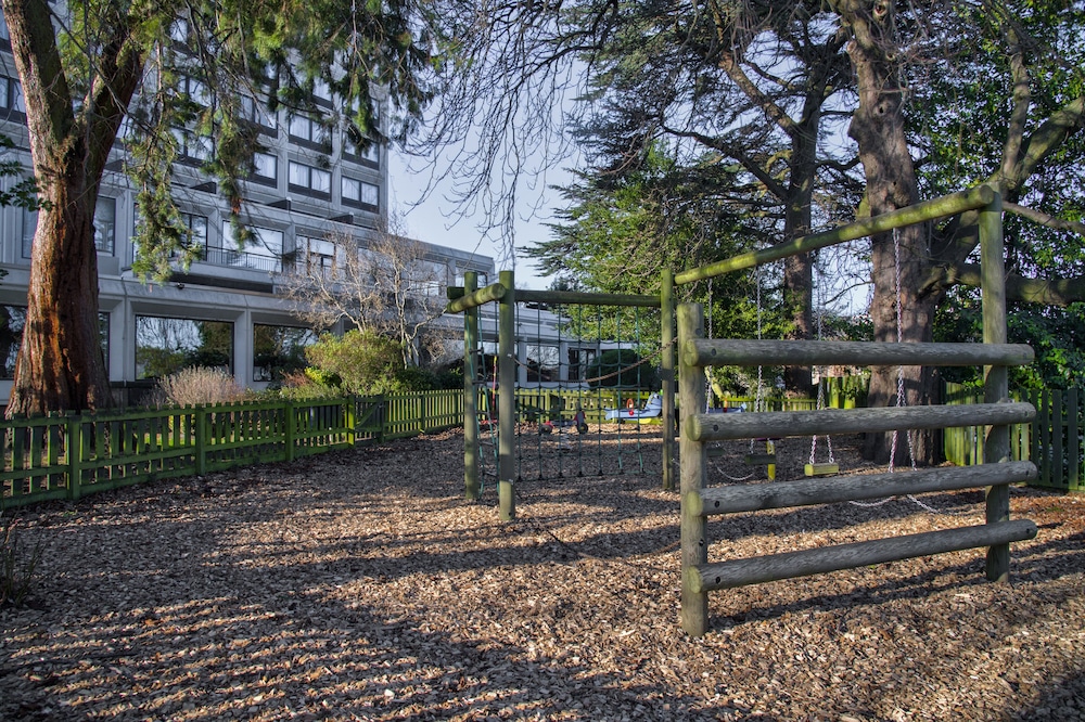 Holiday Inn Express Edinburgh City West 1/52