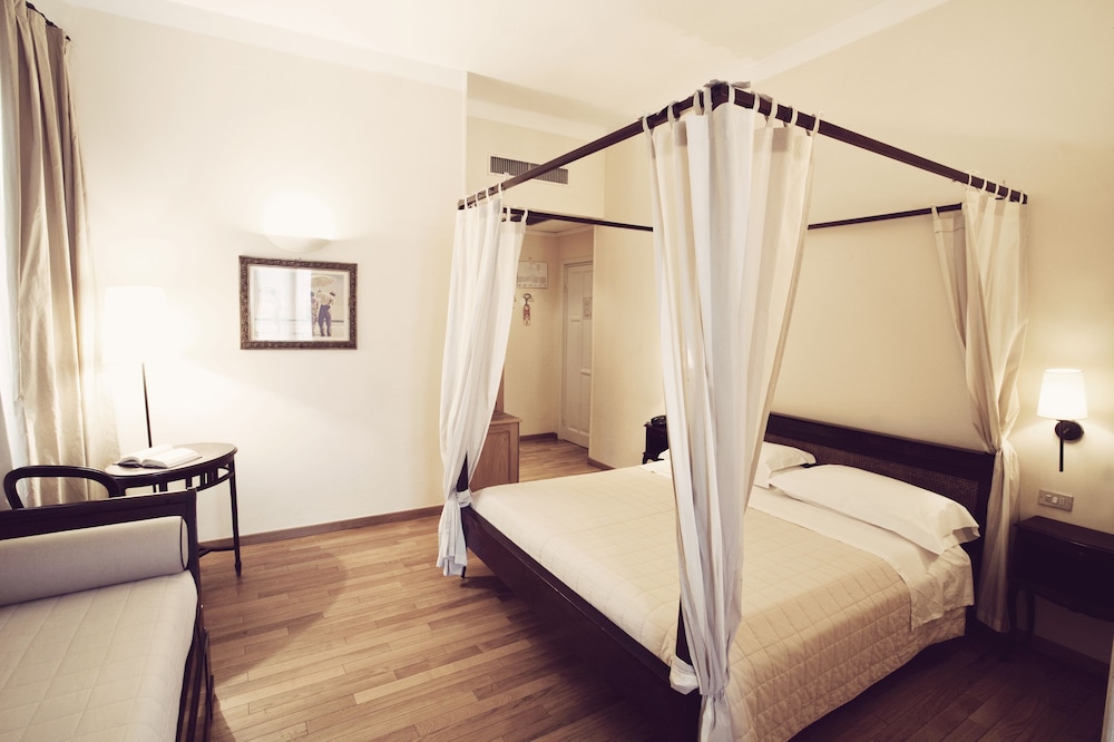 Hotel Dei Fiori 13/50
