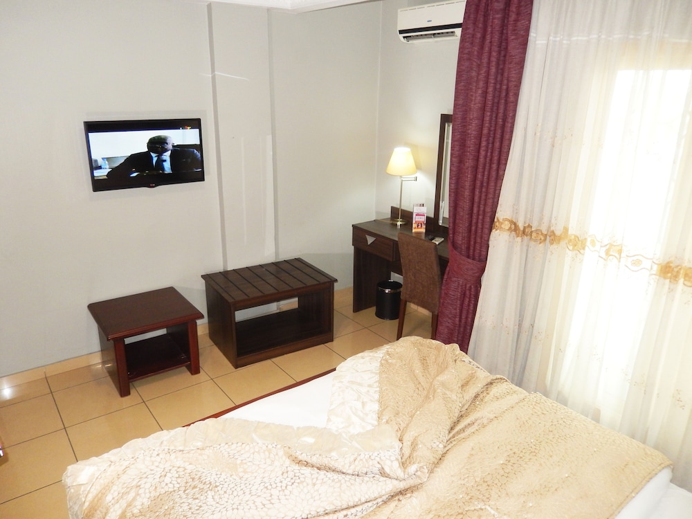 Noubou International Hotel 24/50