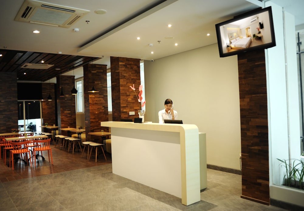 Cleo Hotel Basuki Rahmat 4/46