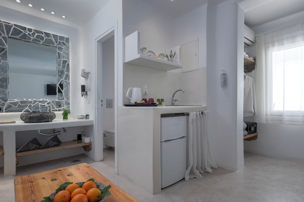 Flaskos Suites 8/50