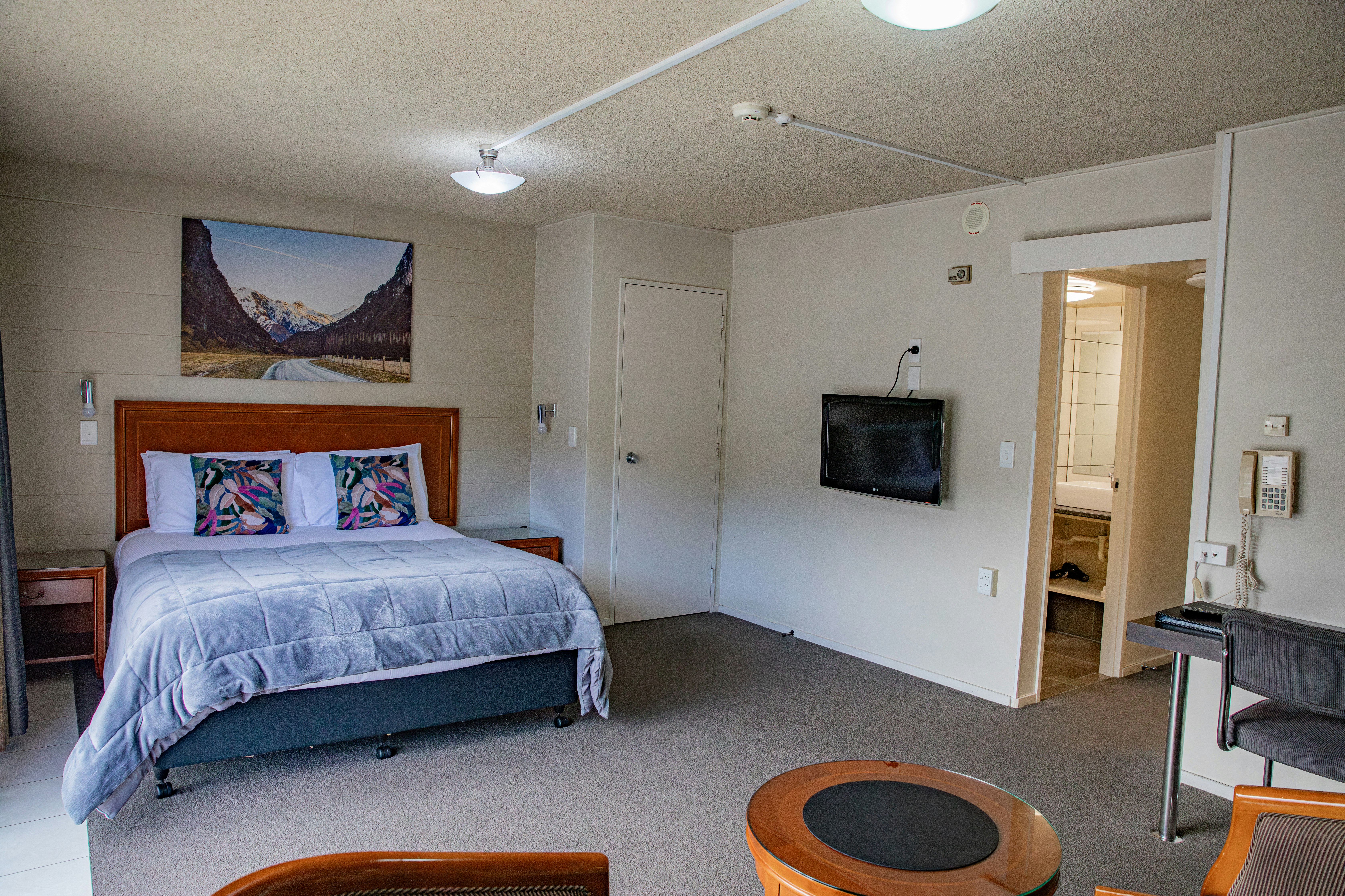 Admirals Motor Inn 28/77