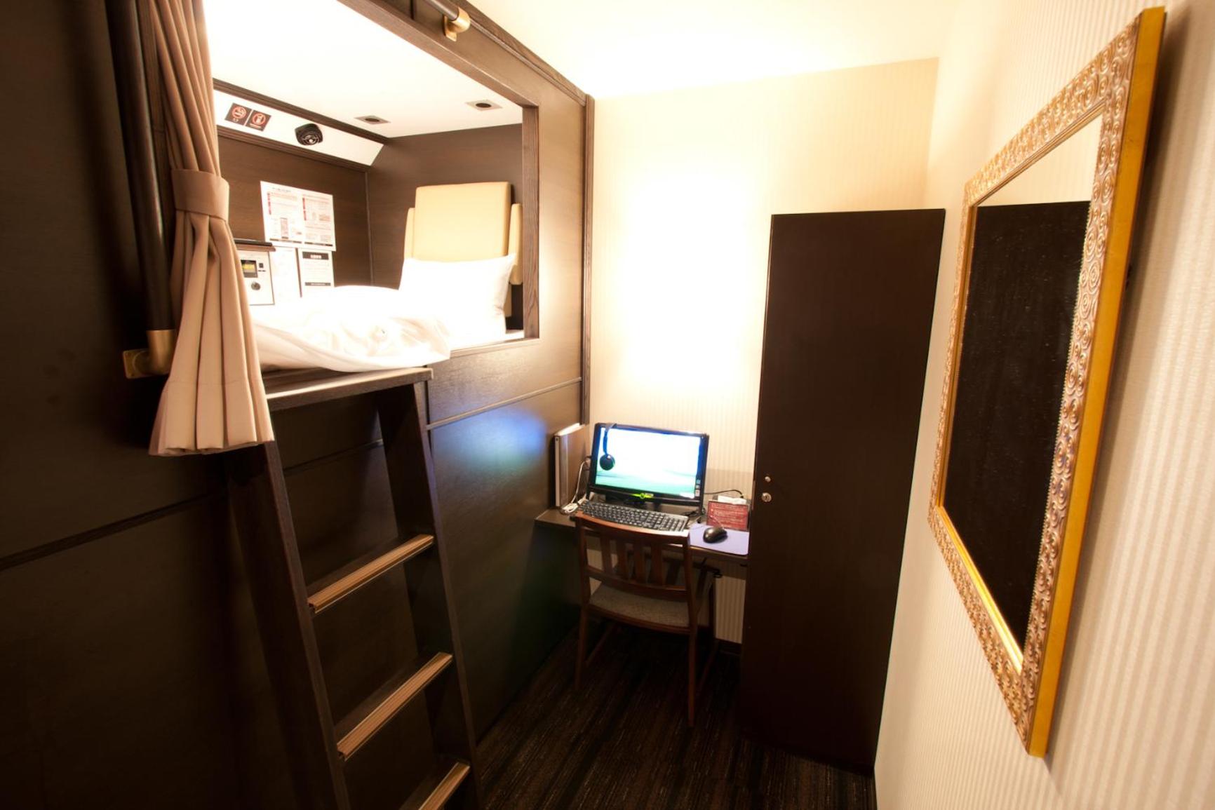Hearts Capsule Hotel & Spa Nakasu 6/17