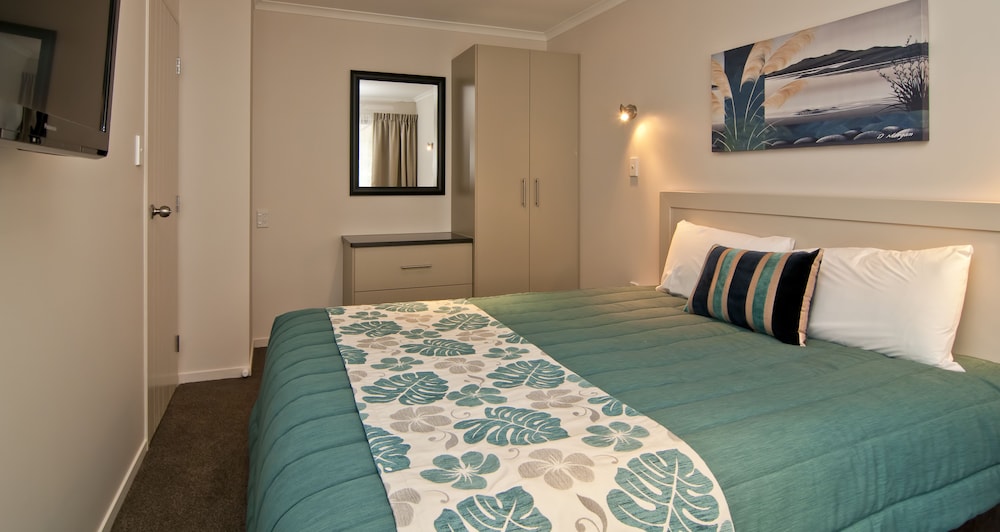 Breakwater Motel 21/60