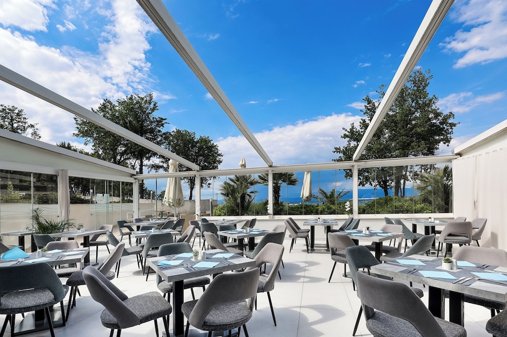 Blue Waves Resort 59/71