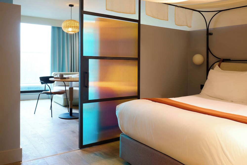 1 BEDROOM, SUITE, QUEEN BED