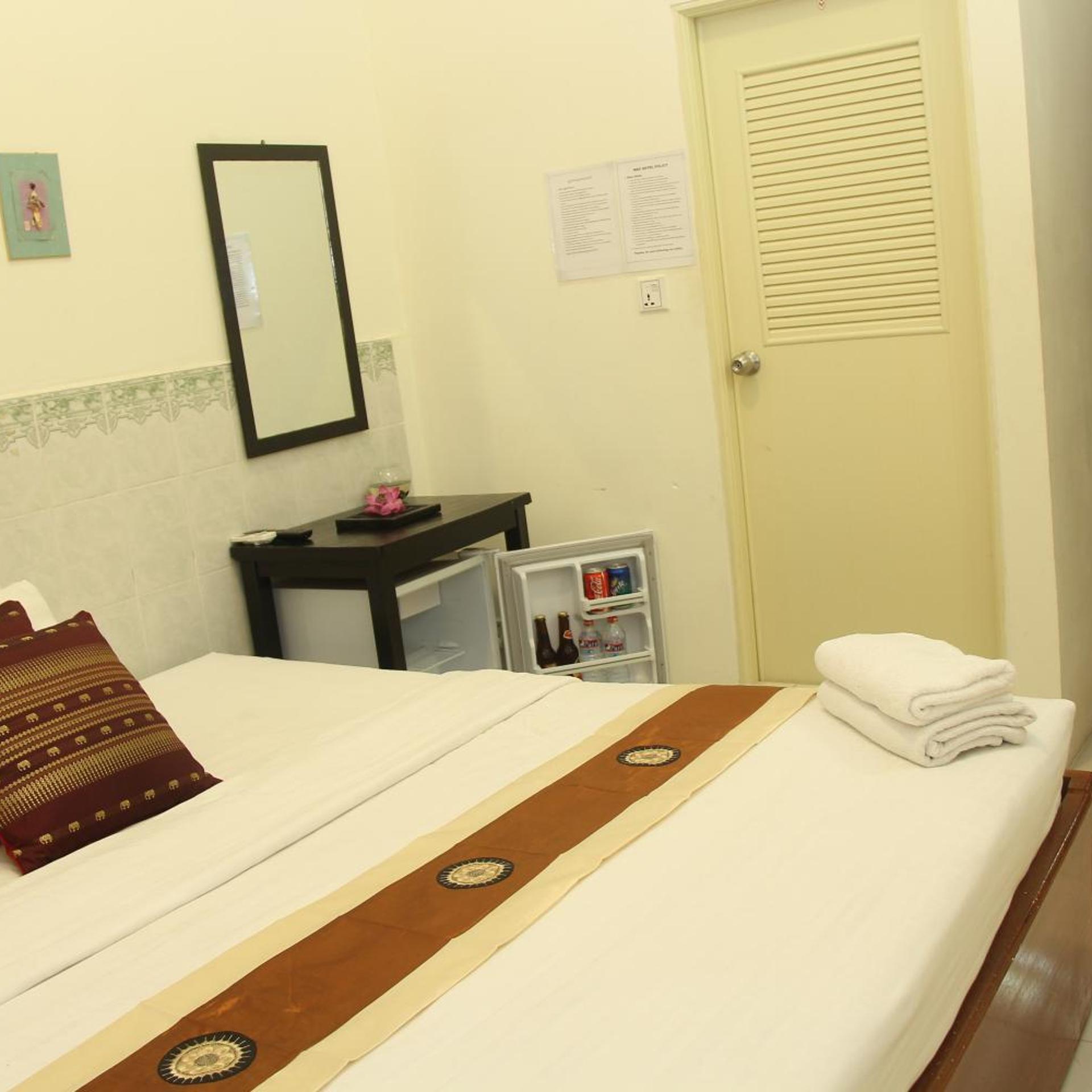 Standard, Double Bed, No Window، New Season Riverside Hotel 3/7