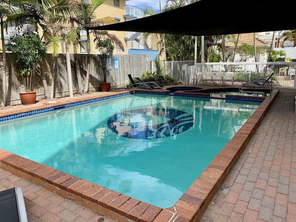 Outrigger Resort 38/76