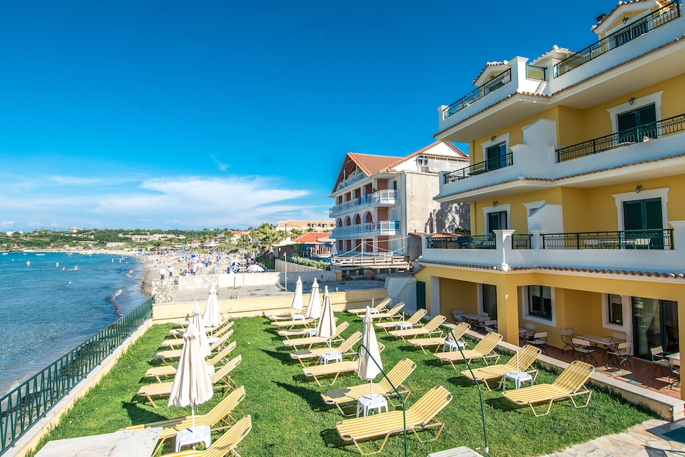 Andreolas Luxury Suites 65/72