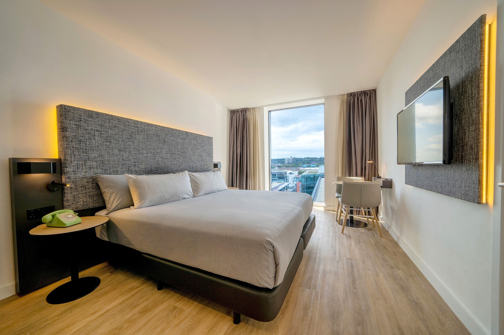 INNSIDE, RIVER VIEW