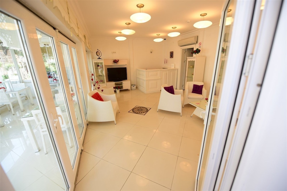White Palace Otel 33/50
