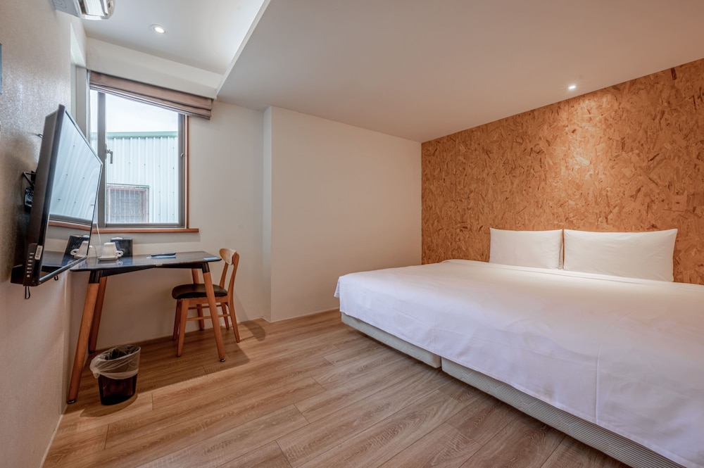 ROOM, DOUBLE BED